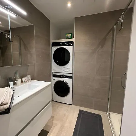 Cosy And Premium Apartment